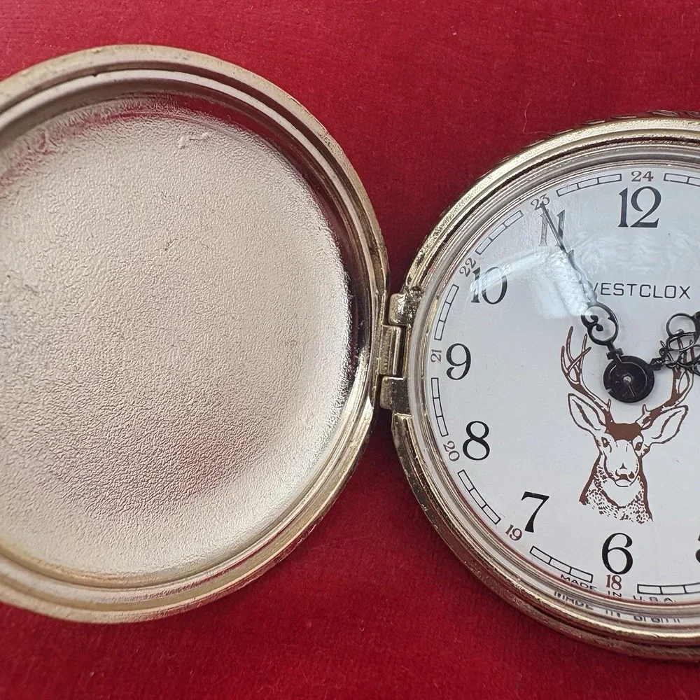 Vintage 1970's Westclox‎ Hunting Buck Dog Pocket Watch & Chain w/Original Box